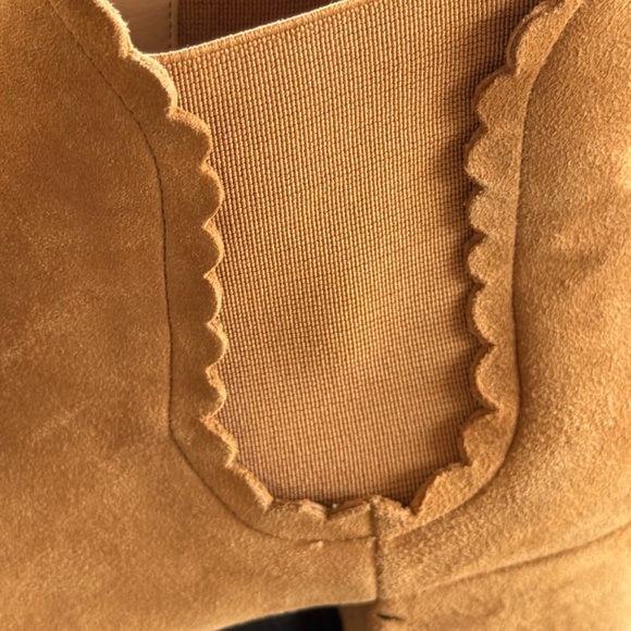 Kate Spade Garden Scalloped Ankle Booties Size 7.5 Tan Suede Pull-On Block Heel - Picture 6 of 8
